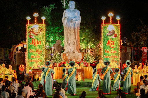 Không khí trang nghiêm trong lễ Vu Lan tại Chùa Linh Ứng Sơn Trà